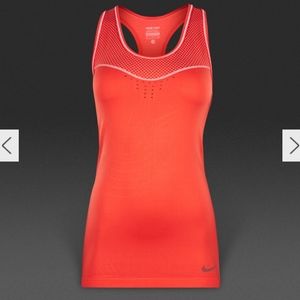 Nike Womens Pro Hypercool Limitless Tank